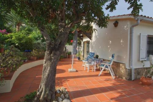 Agradable casa con piscina privada y jardin in Altomira