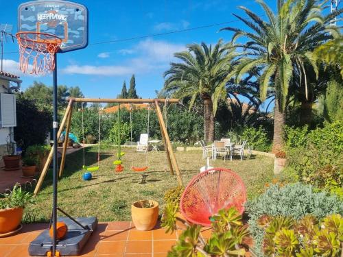 Agradable casa con piscina privada y jardin in Altomira