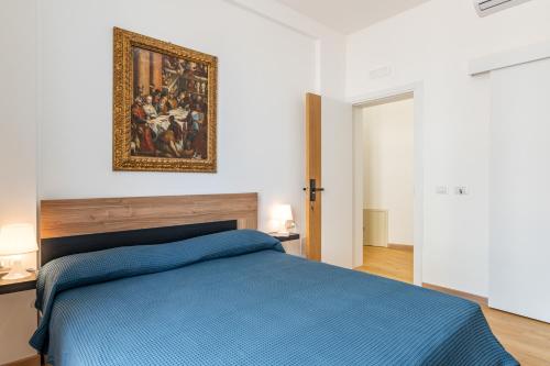 Double Room with Balcony image 10
