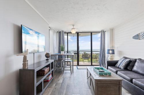 Spectacular Oceanfront Condo at Meridian Plaza