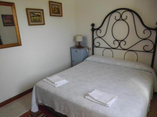Double Room with Pool View image 3