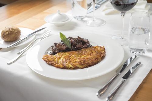 Anker Hotel Restaurant - image 8