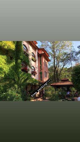 Oleander House and Tennis Club 