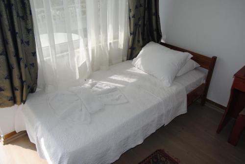 3 twin beds