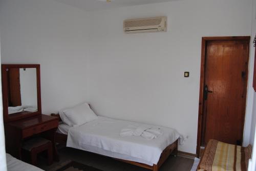 2 twin beds