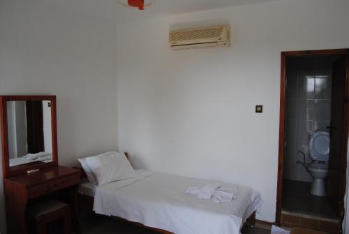 2 twin beds
