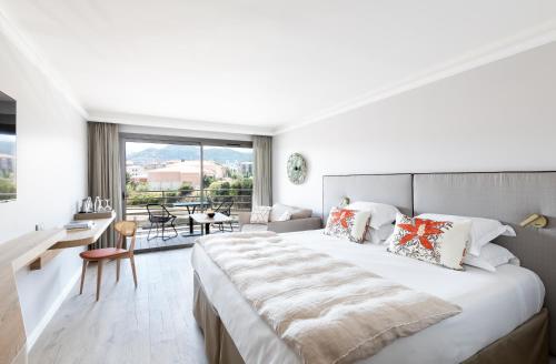 1 king bed, 1 sofa bed