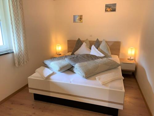 1 queen bed, 1 sofa bed