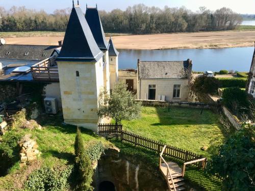 Logis Escale vue Loire, piscine semi-troglodyte