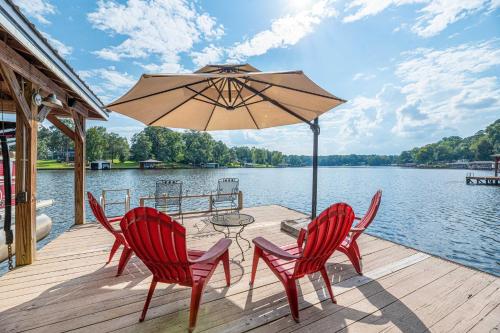 . Lakefront Retreat w/ Deep Water + Great Views!