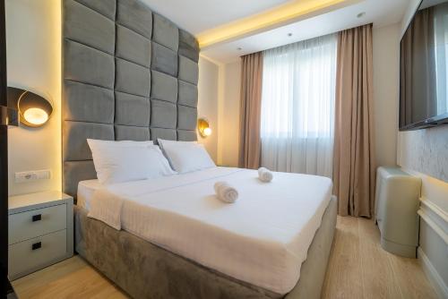 One-Bedroom Apartment image 7