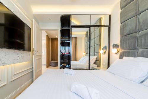 One-Bedroom Apartment image 6