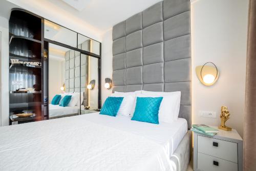 One-Bedroom Apartment image 8