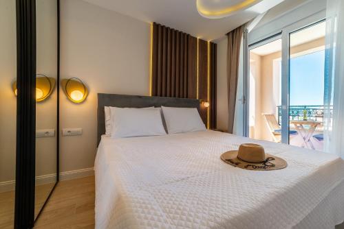One-Bedroom Apartment image 4