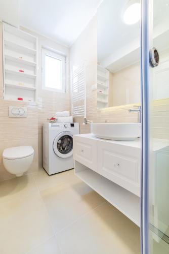 One-Bedroom Apartment image 5