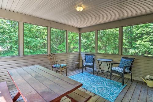 Deck, Hot Tub and Game Room Lake Harmony Home, Lake Harmony (fotografie 10)