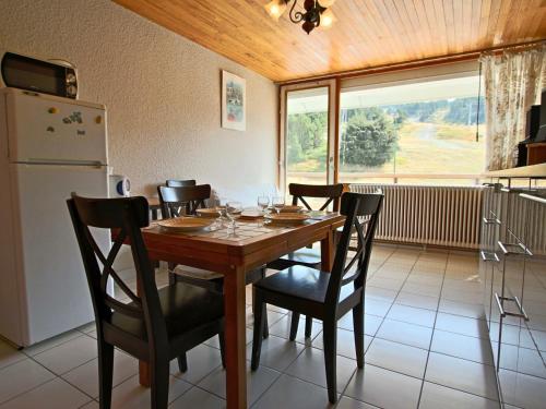 Appartement Chamrousse, 2 pièces, 4 personnes - FR-1-549-69 Chamrousse