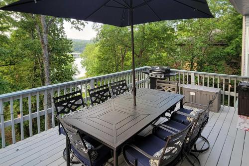 Lakeside Hot Springs Retreat with Kayaks and Boat Dock