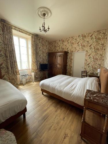 1 double bed, 1 twin bed