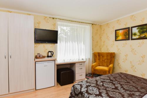 Family Room with Terrace image 9