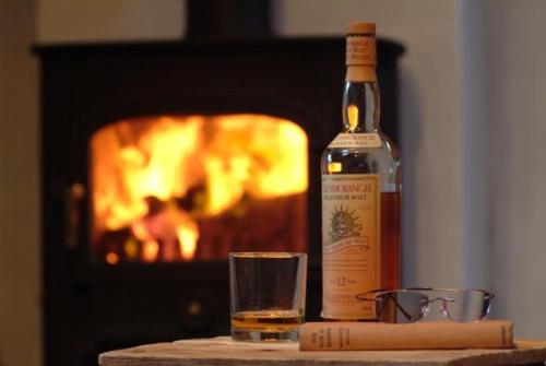 Зовнішній вигляд готелю, Tigh Bhisa Blackhouse in Carloway