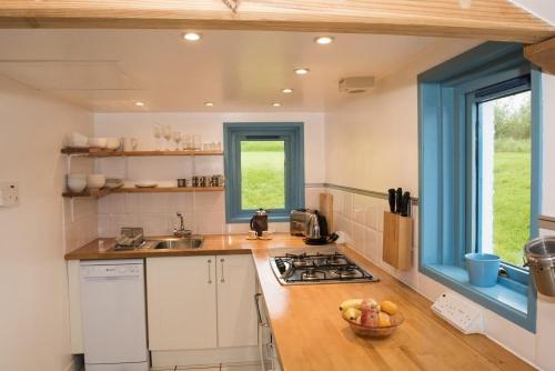 Зовнішній вигляд готелю, Tigh Bhisa Blackhouse in Carloway