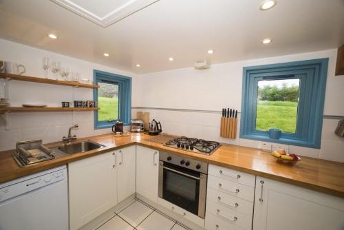 Зовнішній вигляд готелю, Tigh Bhisa Blackhouse in Carloway