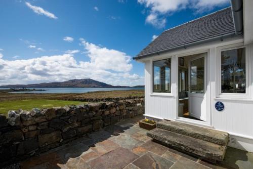 Exterior view, Ardlarach Lodge in Cullipool