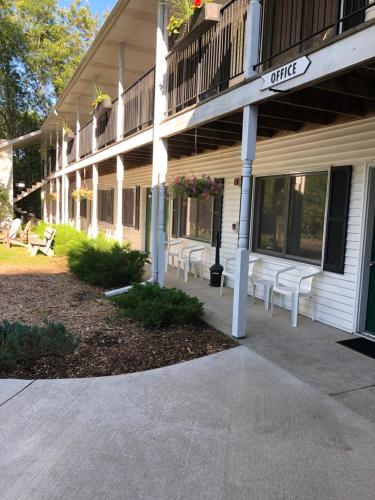 Parkside Inn - image 4