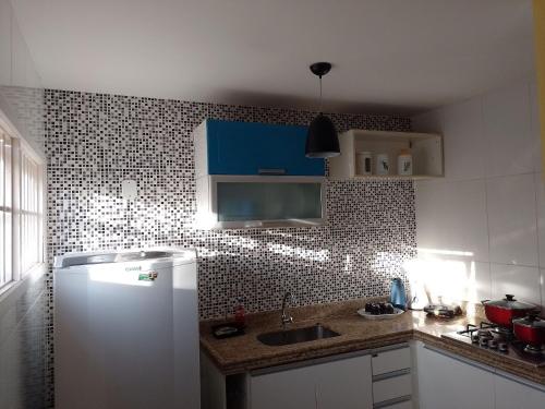 Kitchen, SLIM- - Dunas- Praia do Forte - Pratico , Economico e Proximo de Tudo in Jardim Nautilus