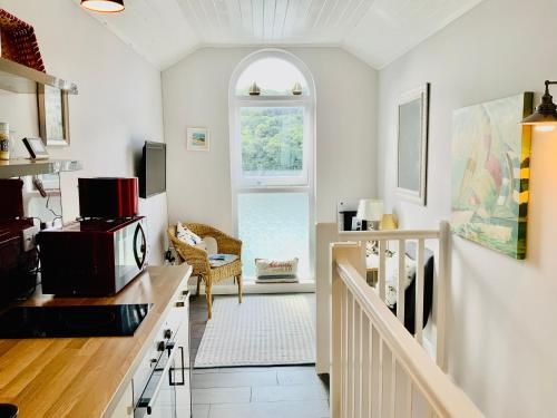 Kitchen, 1 Bed Cottage - Sleeps 2 - Parking - Wifi in Malpas (Cornwall)