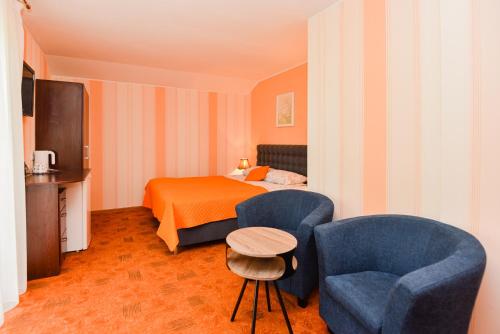 Double Room with Balcony image 10