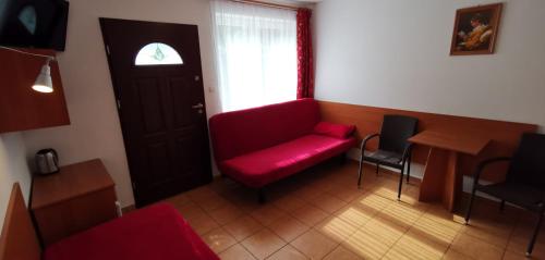 1 twin bed, 1 sofa bed