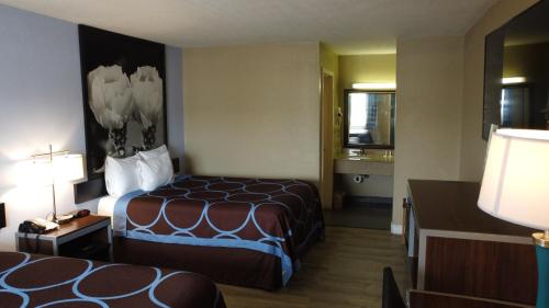 Super 8 by Wyndham Kingsville - image 12