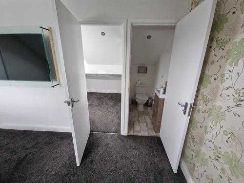 Koupelna, Milne Apartment 2 in Rochdale