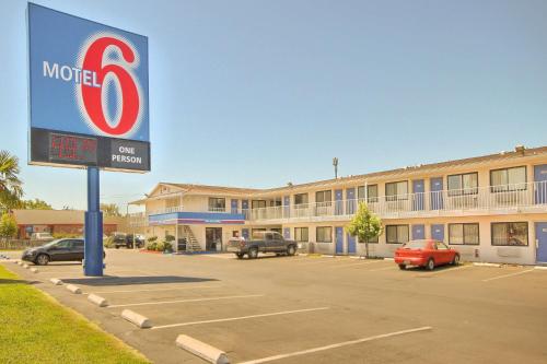 Motel 6-Fresno, CA - Blackstone North