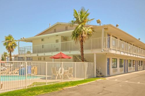 Motel 6-Fresno CA - Blackstone North - image 12