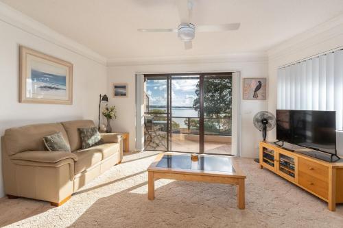 Renas Court 2, Forster
