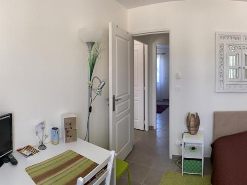 Gîte Neuvic 4 pièces 5 personnes - FR-1-616-110 - main image