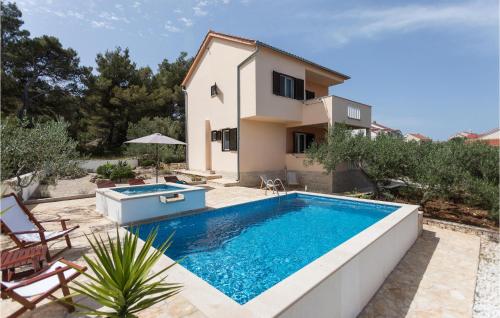 Nice home in Sutivan with 3 Bedrooms, Jacuzzi and Heated swimming pool - Sutivan