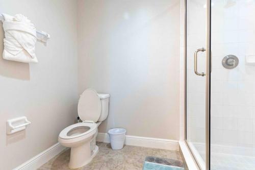 SPACIOUS 6bdrm Villa near ALL the attractions!! in Haines City, USA