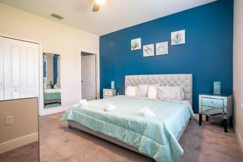SPACIOUS 6bdrm Villa near ALL the attractions!! in Haines City, USA