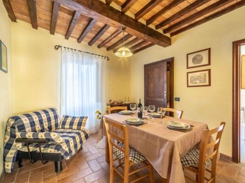  Cozy and comfortable apartment in Poggio Camporgiano in Vitoio
