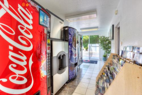 Motel 6-Tigard OR - Portland South - Lake Oswego - image 2