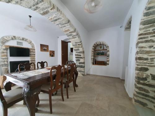 Iekārtas, PYRGOS - Traditional house at Kaloxilos, Naxos in Chalkio