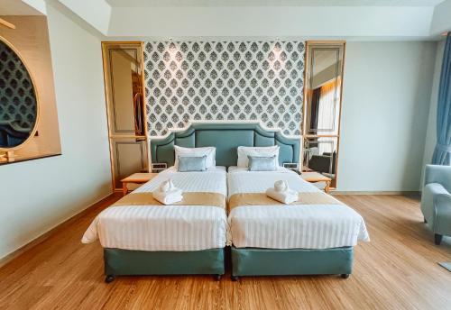 Deluxe Double or Twin Room image 10