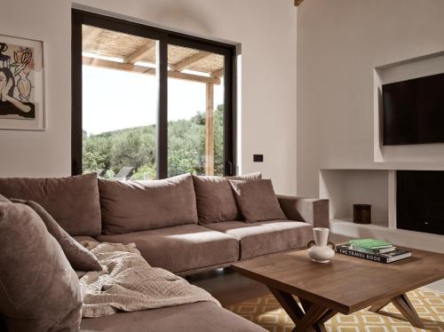 Yliessa - Luxury pool villa surrounded by nature in 피가다키아