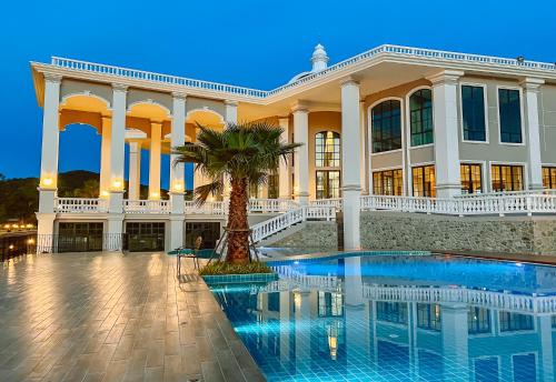 パタヤ Grand Lord Hotel & Residence 5つ星 ホテル 外観