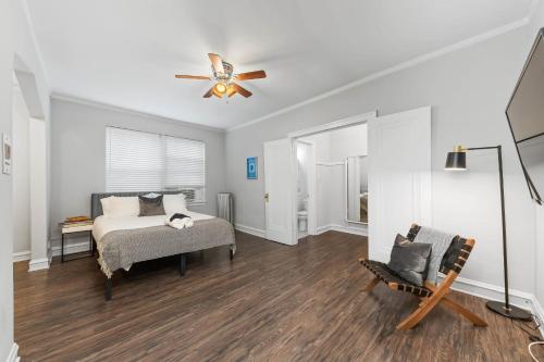 Historic HP Studio with Fast Transit to UChicago & DT by Zen Rentals