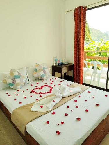 Joyful Guest House Room Type - Deluxe Double Room with Balcony and Sea View